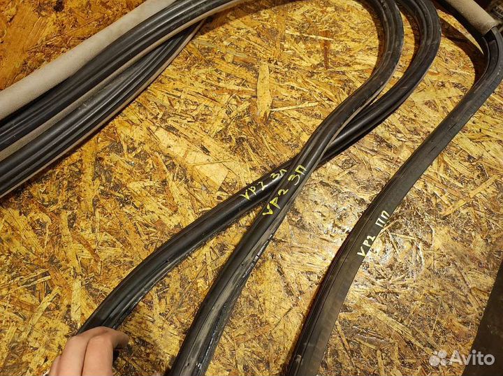 Уплотнитель кузова двери Passat b5