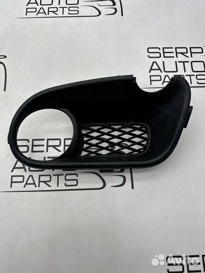 Накладка противотуманки передняя правая Volkswagen