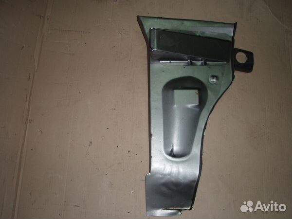 Щиток передней стойки ваз 2101