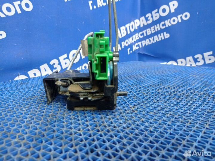 Задний правый замок двери Hyundai Solaris 1