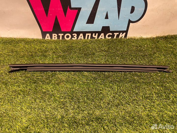 Уплотнитель стекла двери задний левый Honda HR-V