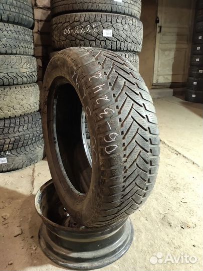 Dunlop SP Winter Ice 01 215/60 R17
