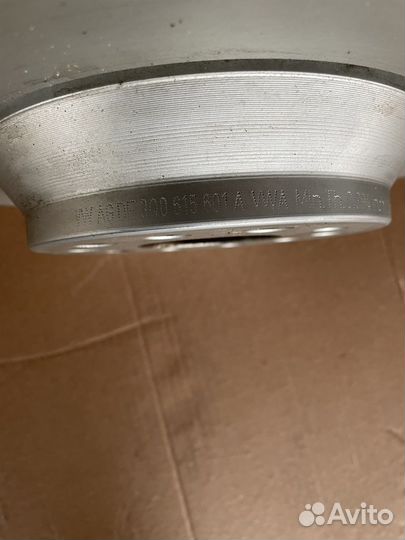 Диски тормозные задние + колодки MQB