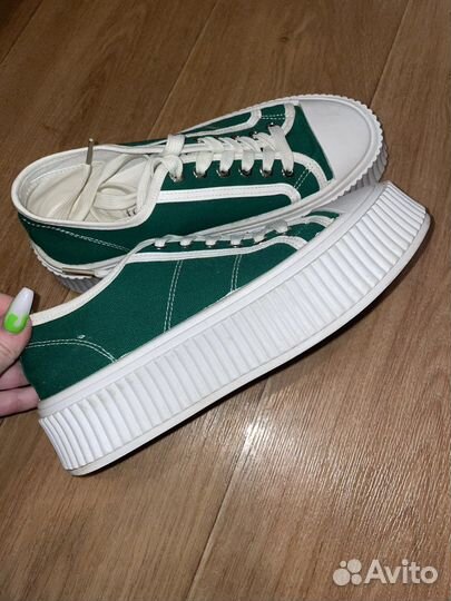 Кроссовки женские