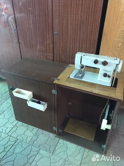 Швейная машина Чайка 143