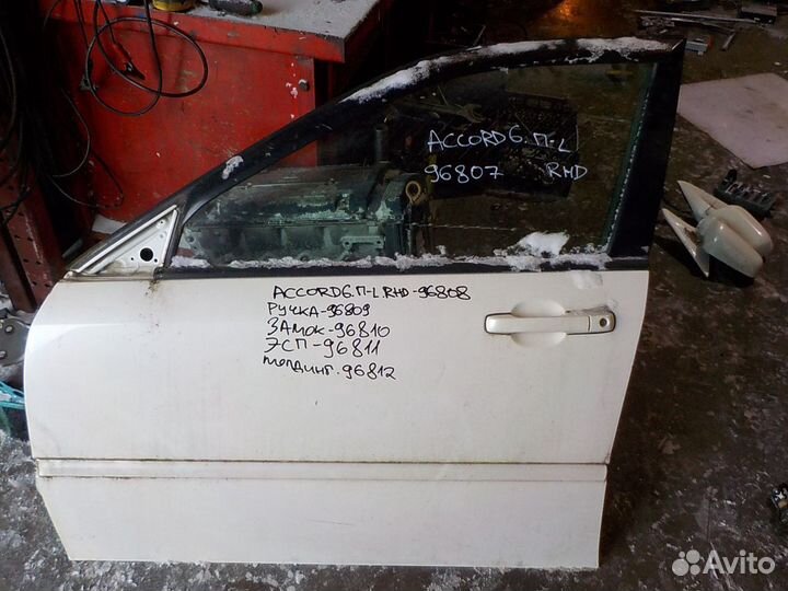 Стекло двери передней левой Honda Accord 6