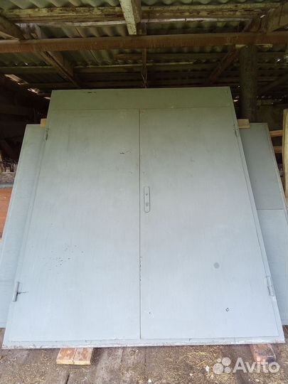 Железная дверь