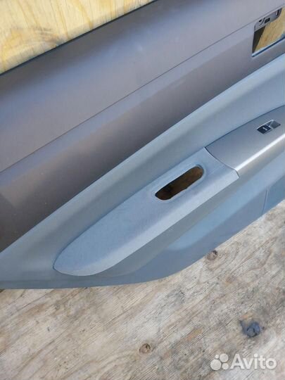 Обшивка двери задней левой Toyota Prius 2 NHW20