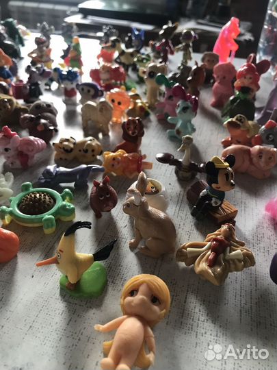 Маленькие машинки и маленькие игрушки