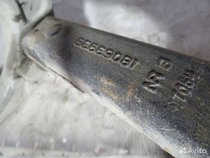 Кулак поворотный Cadillac SRX (2004-2009) прав пер