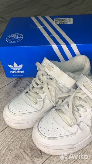 Кроссовки и кеды женские