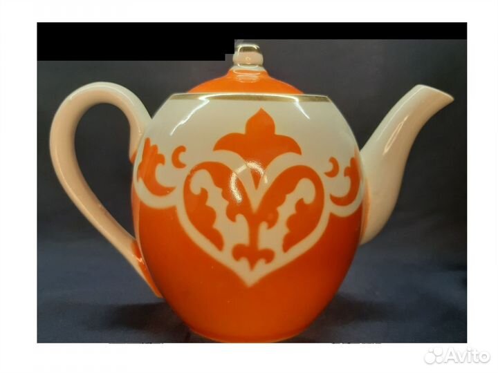 Чайник и пиалы