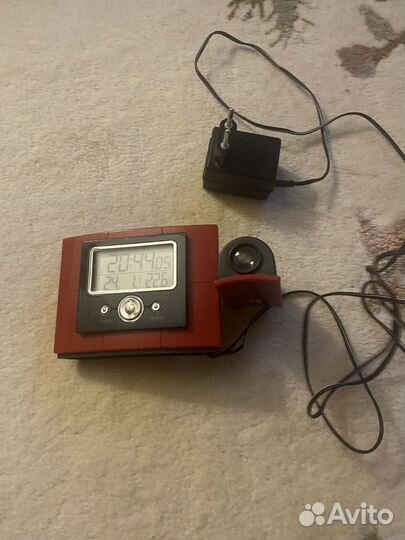 Часы с прожектором