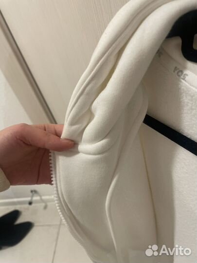 Толстовка на молнии белая