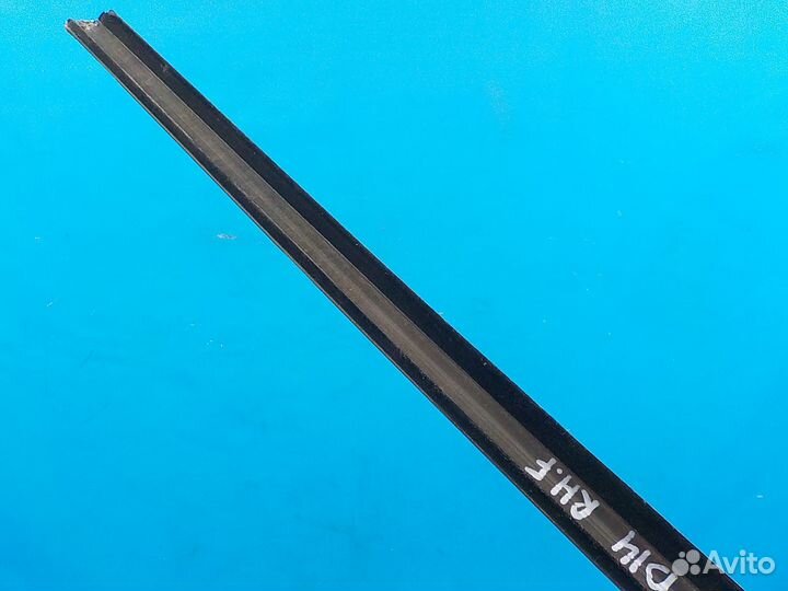 Молдинг стекла двери передней правой volkswagen Sc