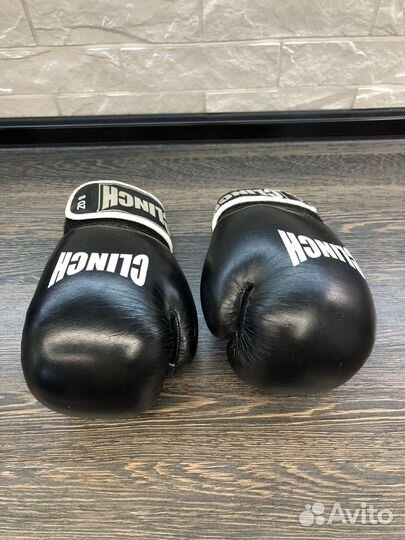 Боксерские перчатки clinch 8 oz