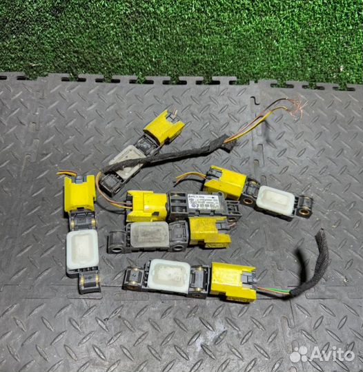 Датчик удара Volkswagen Touareg 2006