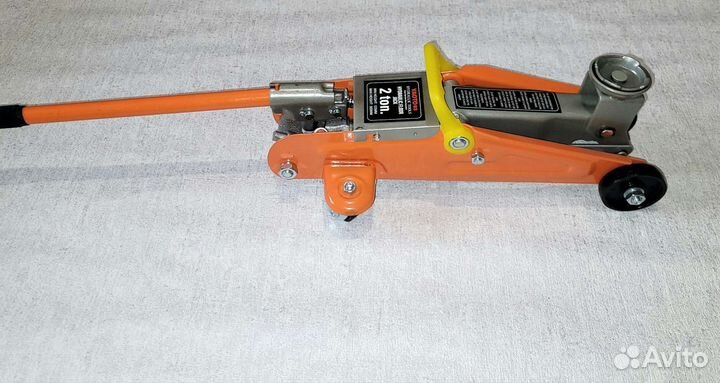 Домкрат подкатной 2 тонны