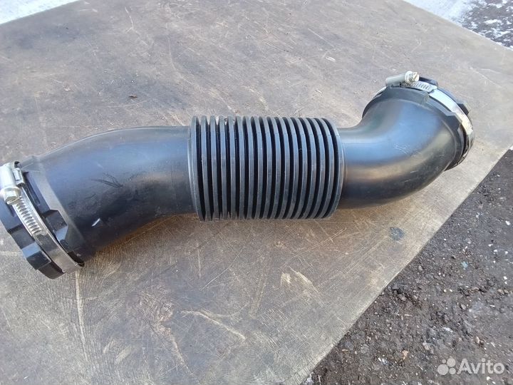 Патрубок воздушного фильтра Jaguar Land Rover