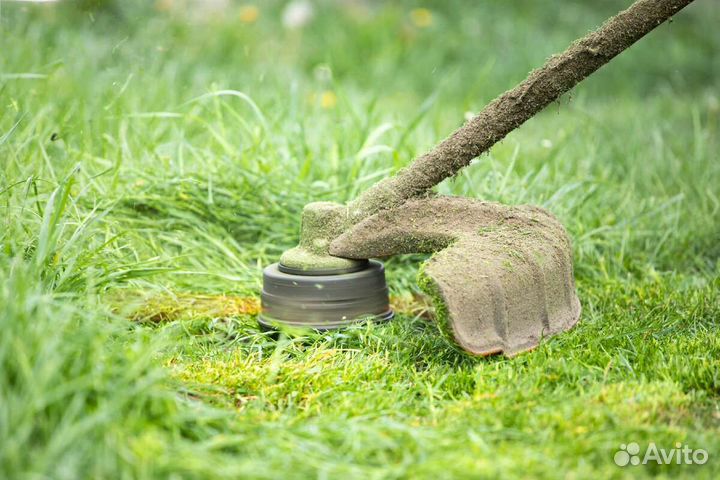 Покос травы триммером с уборкой