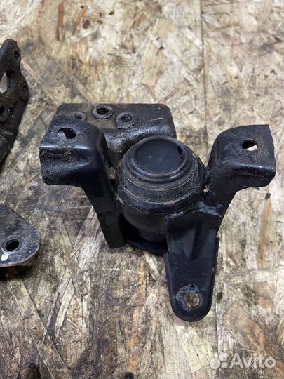 Кронштейн опора кпп подушка двигателя Solano 620
