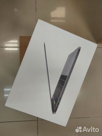 Пустые коробки Macbook