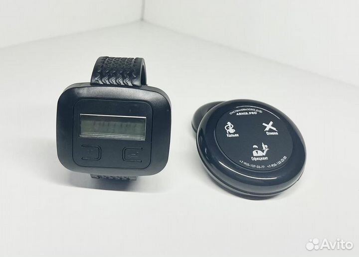 Часы и кнопки вызова официанта в ассортименте