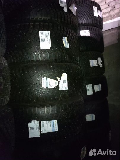 Michelin X-Ice North 4 SUV 275/40 R21 и 305/35 R21 109T