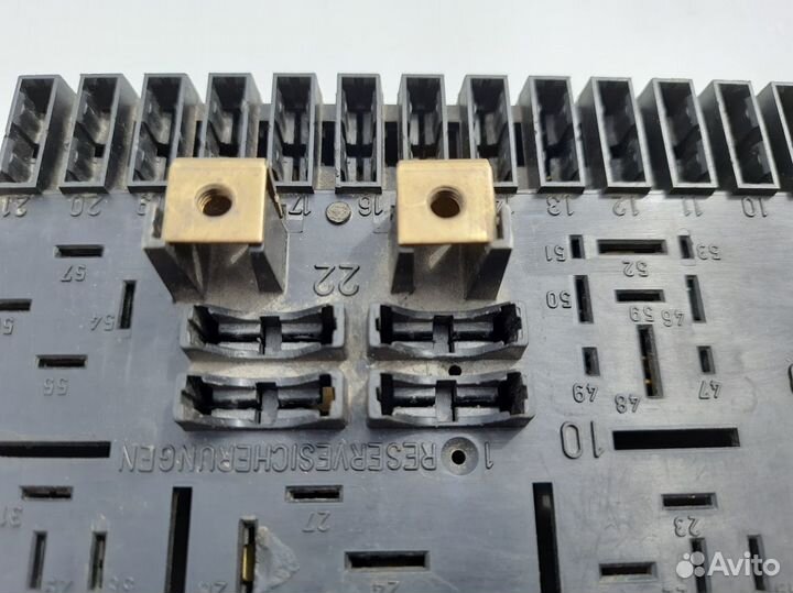 Блок предохранителей Ауди 80 Б3