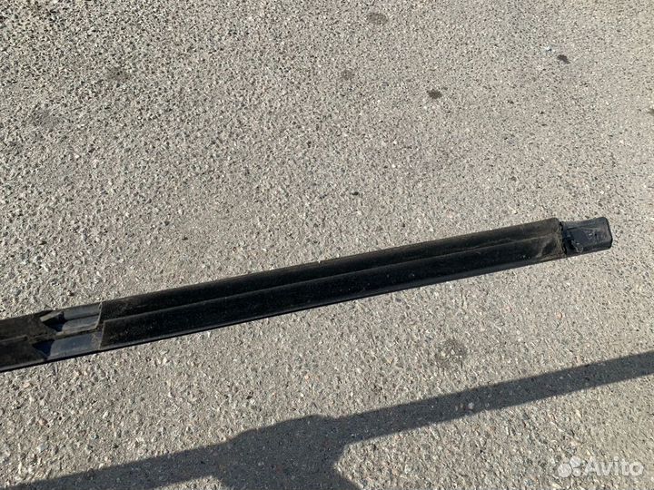 Накладка стекла двери задней правой W205