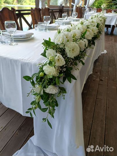 Живые цветы на свадебный стол