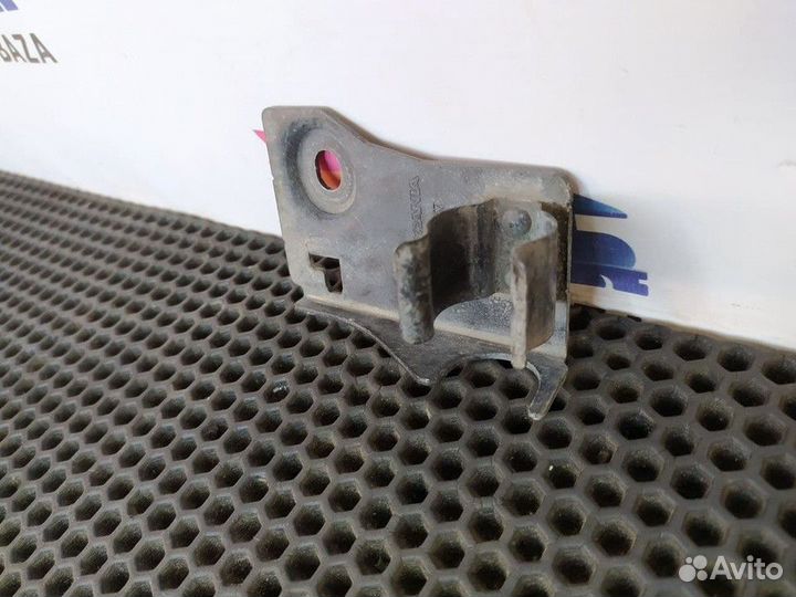 Кронштейн рычага подъёма кабины Scania 5-series