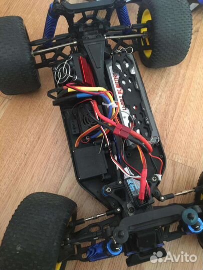 Радиоуправляемая модель 1/10