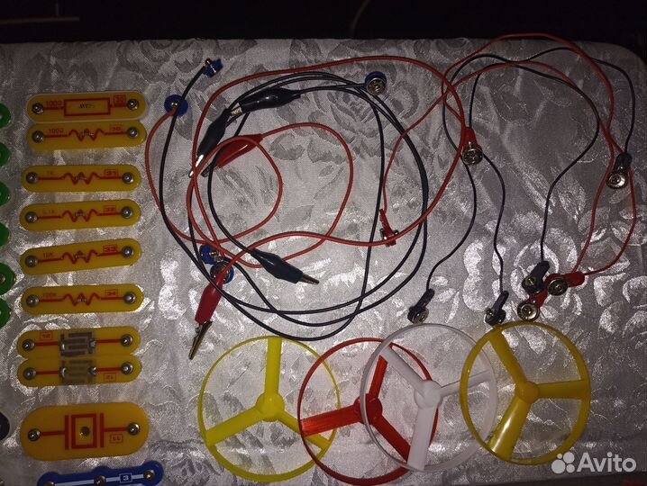 Детали для электронного конструктора знаток