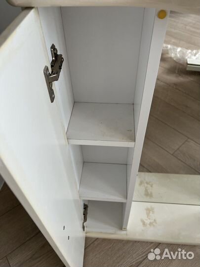 Зеркало в ванную с полочками и подсветкой