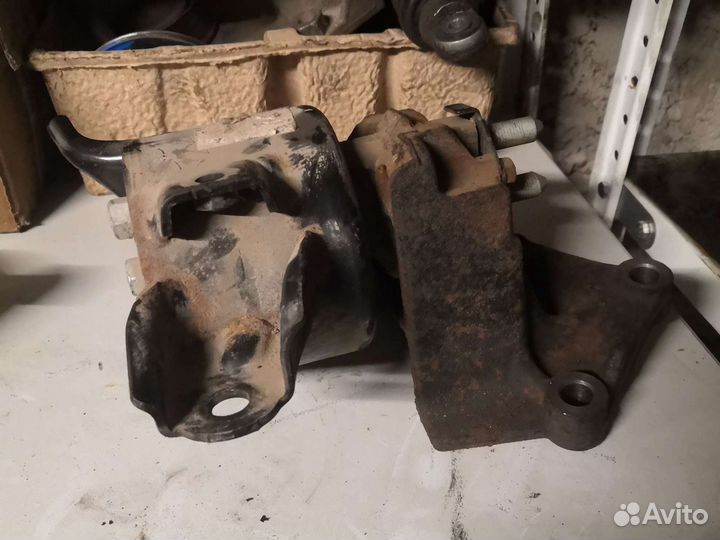 Kia подушка левая