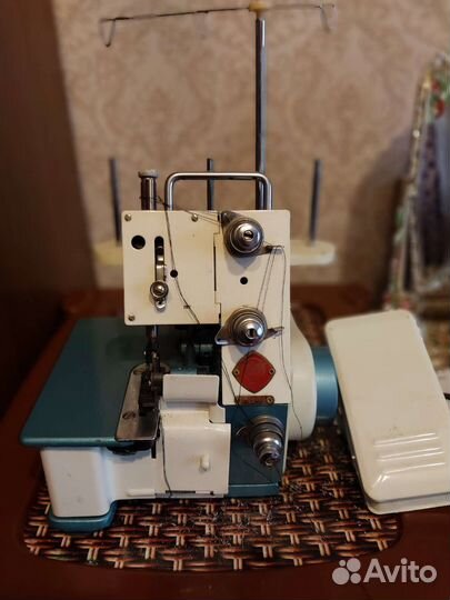 Оверлок для швейной машины