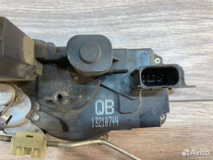 Замок боковой двери передний левый Opel Astra H