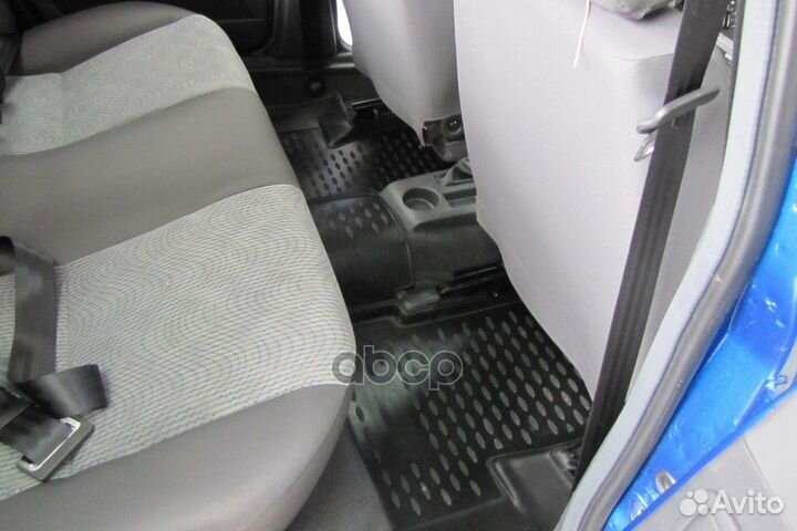 Комплект резиновых автомобильных ковриков в сал
