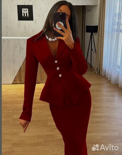 Костюм с юбкой