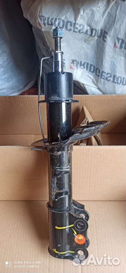 Опора передней стойки левая на kia Рио 3