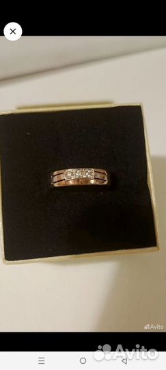 Кольцо с бриллиантом