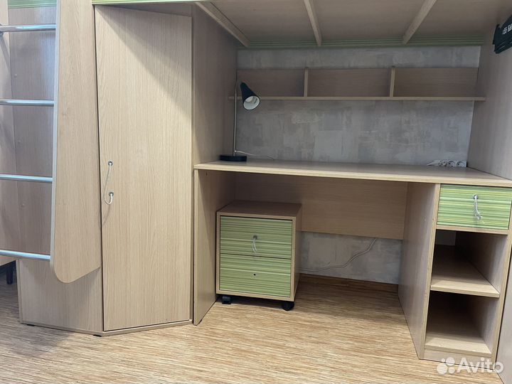 Школьная стенка для подростка с кроватью