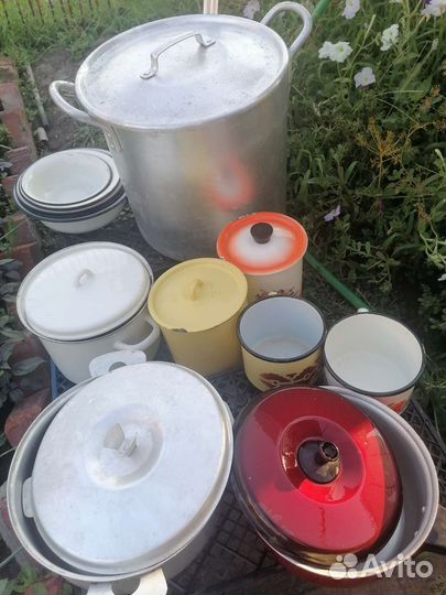 Посуда. Кастрюли, чашки, бидон, кружки