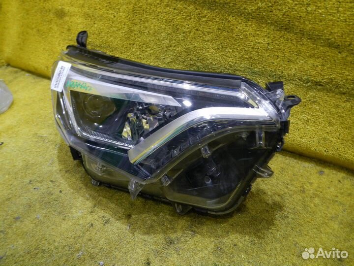 Фара правая Toyota RAV4