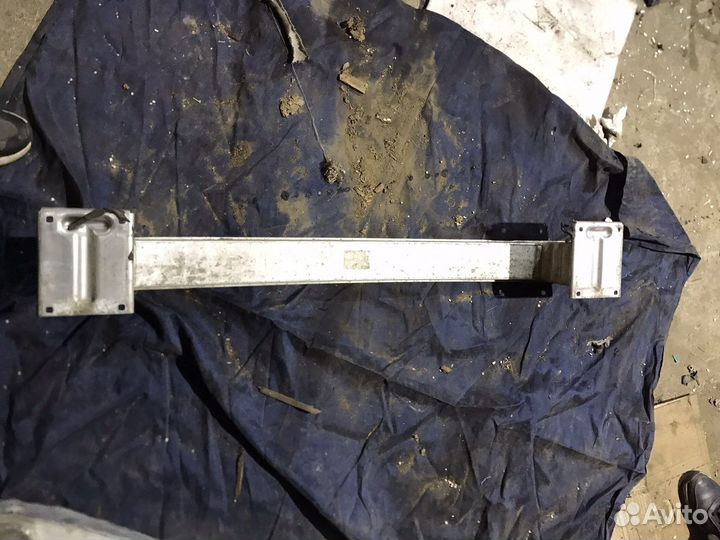 Усилитель бампера Audi A8 D4 задний 2011