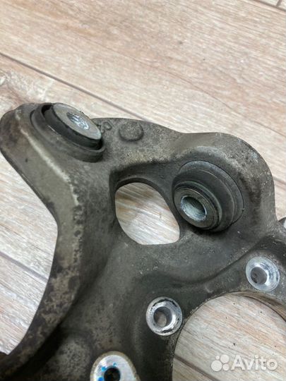 Задний кулак левый Mercedes E W212 3.5 M272 2010