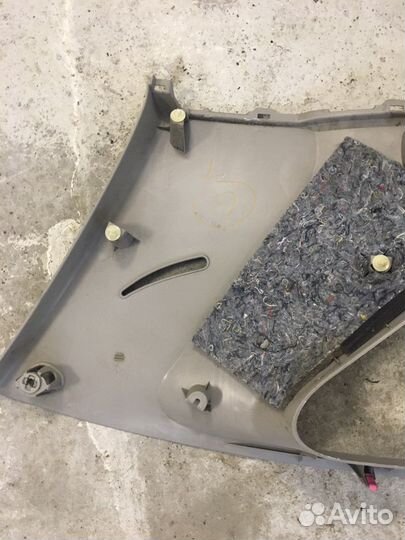 Обшивка багажника верхняя Toyota 4Runner (2442)