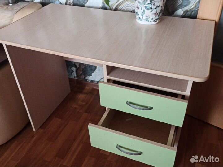 Письменный стол