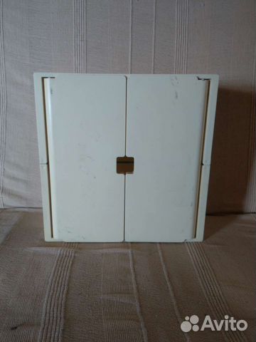 Ящик пластиковый подвесной с полочкой